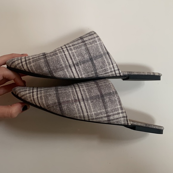⭐️HOST PICK⭐️ [7] Plaid flats - Picture 5 of 11